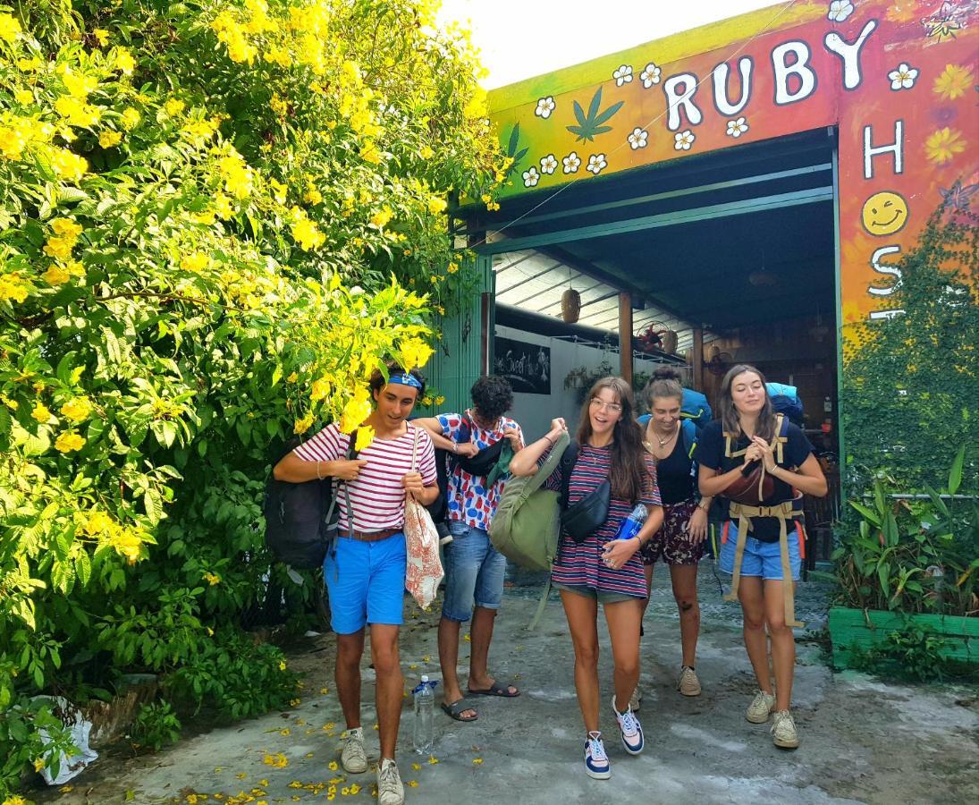 Ruby Phu Quoc Hostel Екстер'єр фото