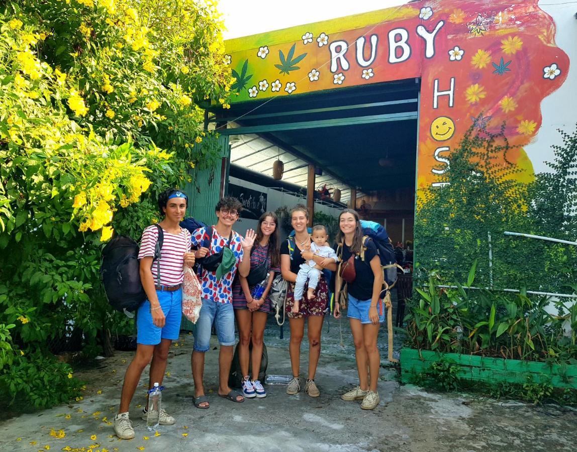 Ruby Phu Quoc Hostel Екстер'єр фото